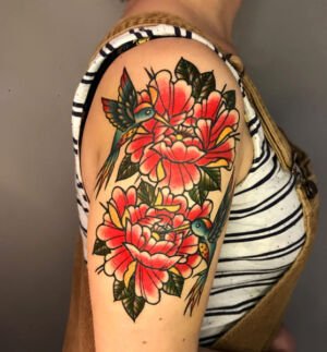 colibris peonias tattoo