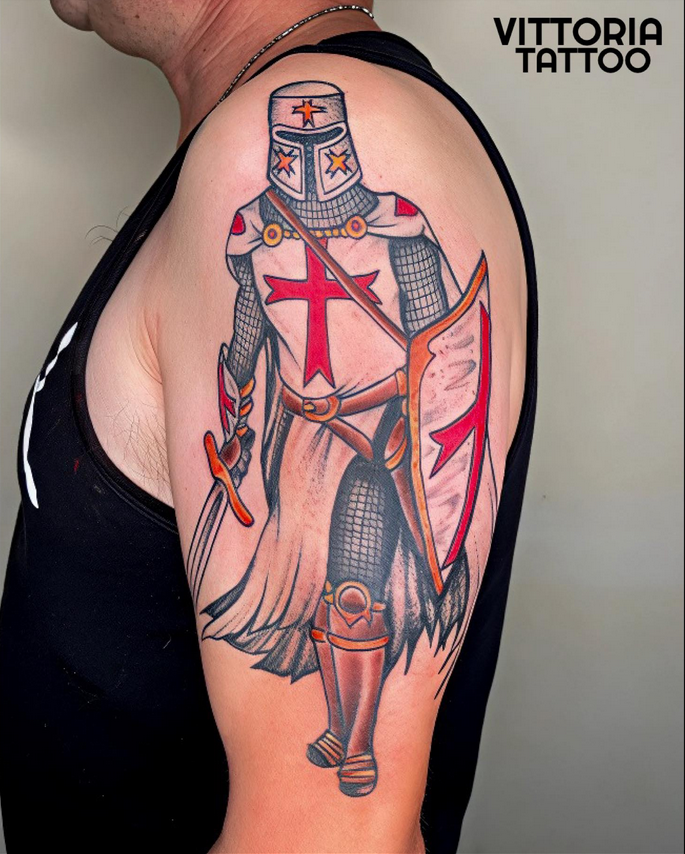 Tatouage représentant un chevalier templier, réalisé par Vittoria Tattoo