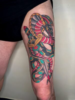 Tatouage Serpent Avec Un Poignard Old School