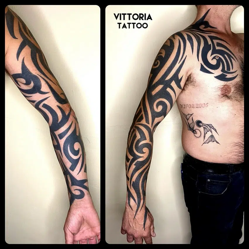 Tatouage tribal rélisé par vittoria tattoo studio de tatouage en creuse (23)