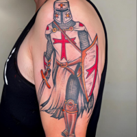 Tatouage représentant un chevalier templier, réalisé par Vittoria Tattoo