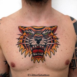 Tatouage tigre old school en couleur sur torse réalisé à Aubusson 23200