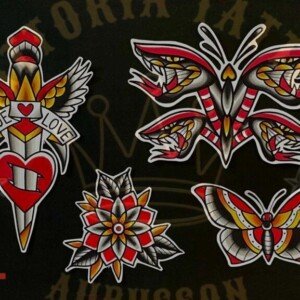 flash tattoo old school couleur – poignard, cœurs et papillons – vittoriatattoo
