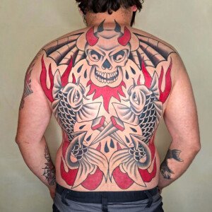 Tête de mort old school avec ailes en toile d’araignée et double carpe koi